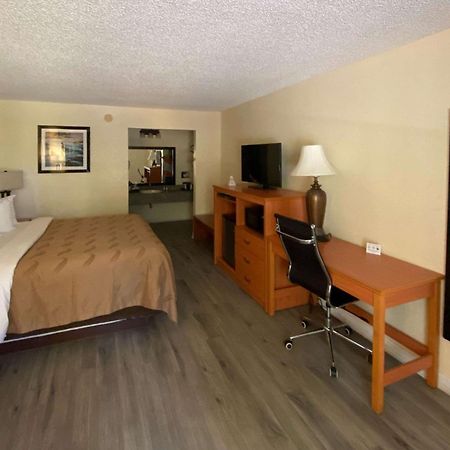 צ'יפלנד Quality Inn Near Manatee Springs State Park מראה חיצוני תמונה