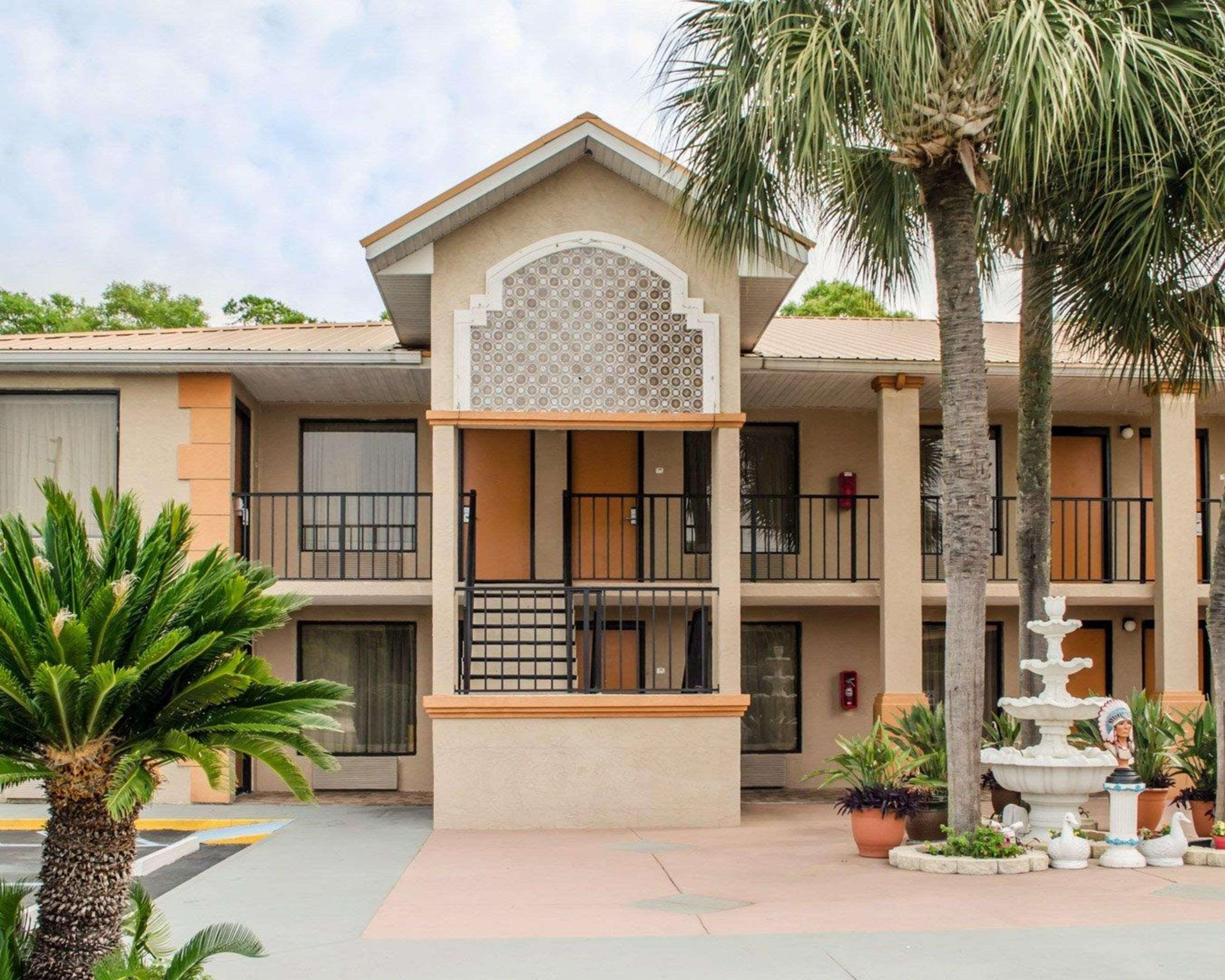 צ'יפלנד Quality Inn Near Manatee Springs State Park מראה חיצוני תמונה