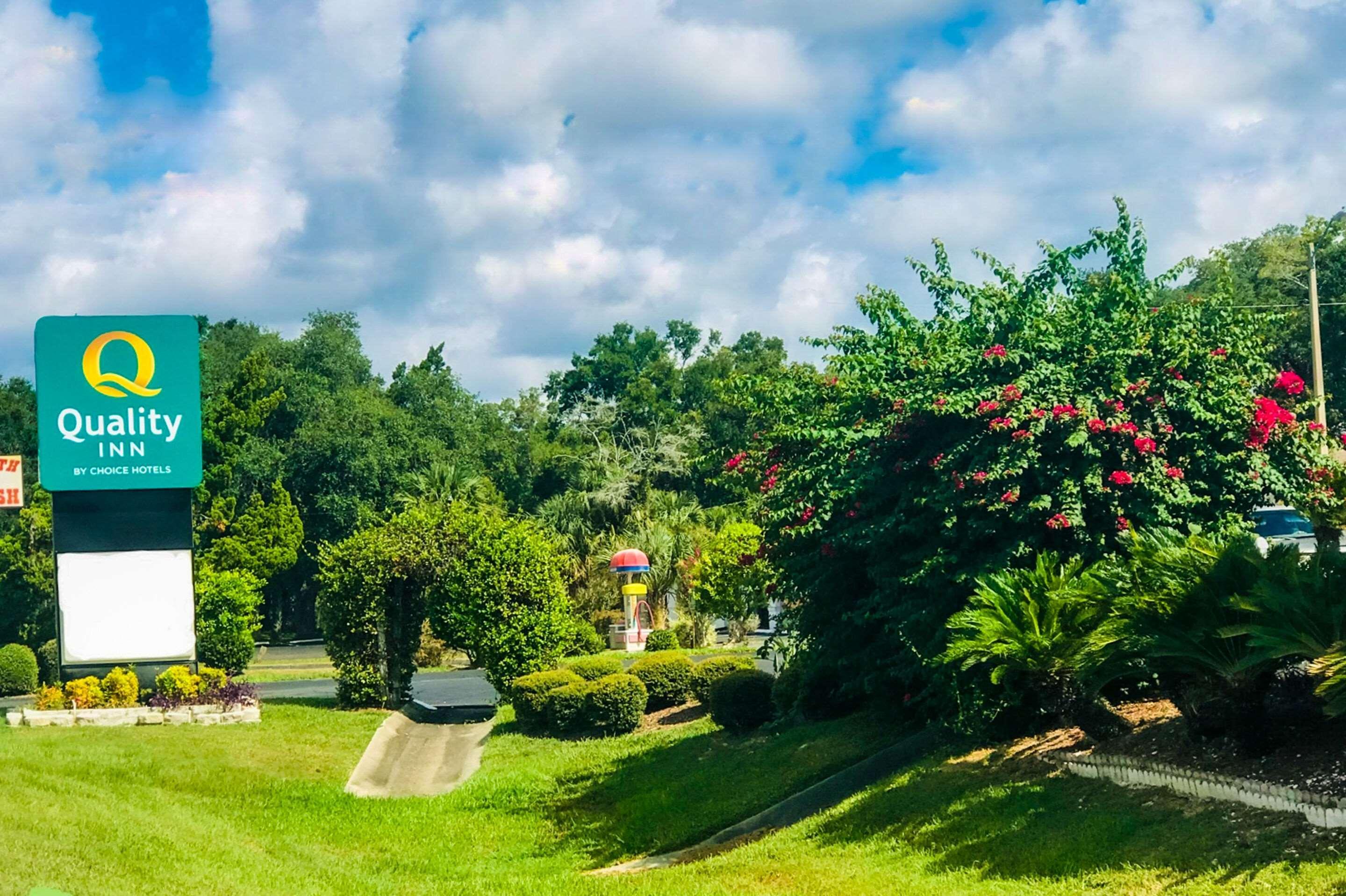 צ'יפלנד Quality Inn Near Manatee Springs State Park מראה חיצוני תמונה
