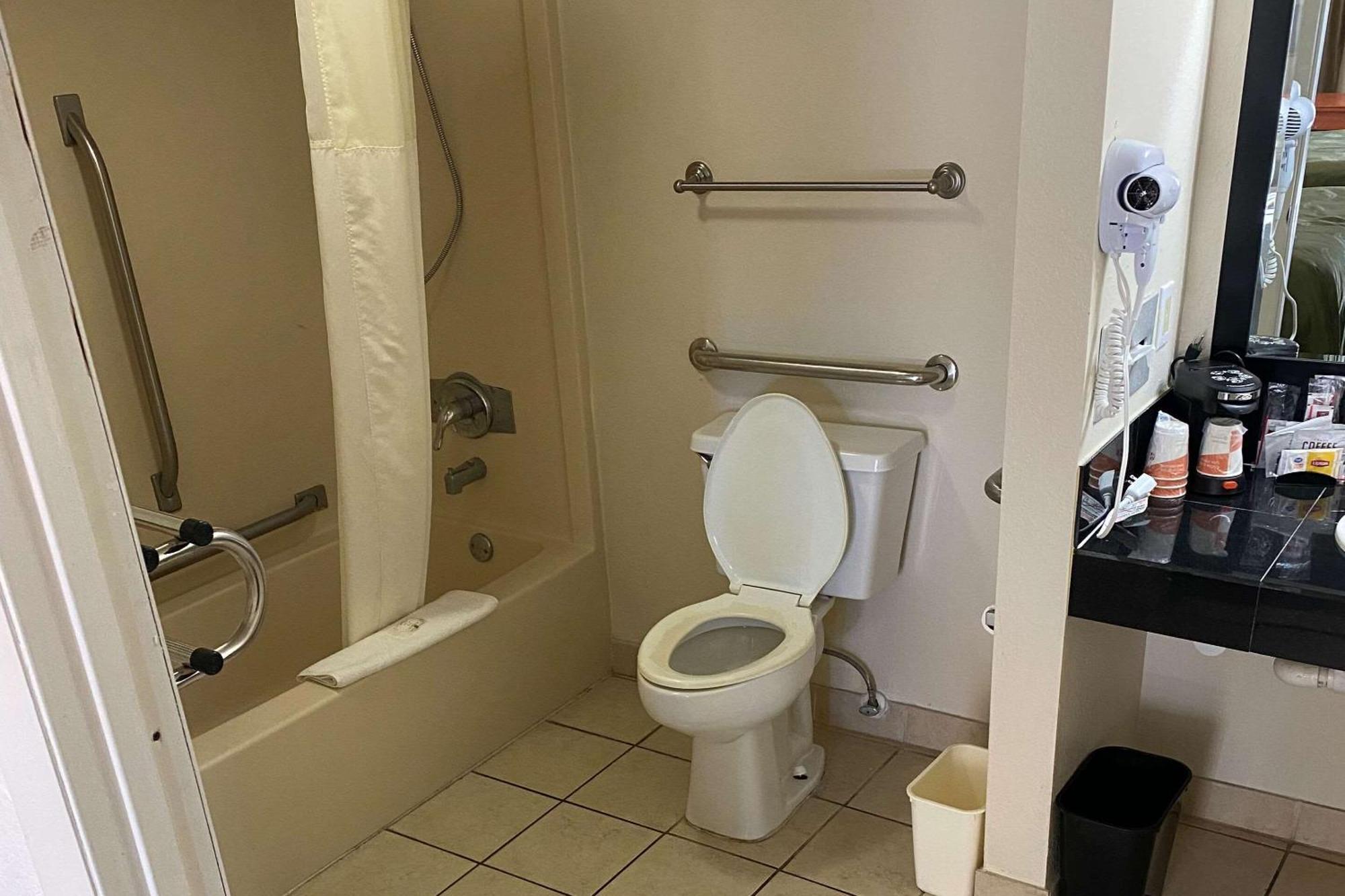 צ'יפלנד Quality Inn Near Manatee Springs State Park מראה חיצוני תמונה