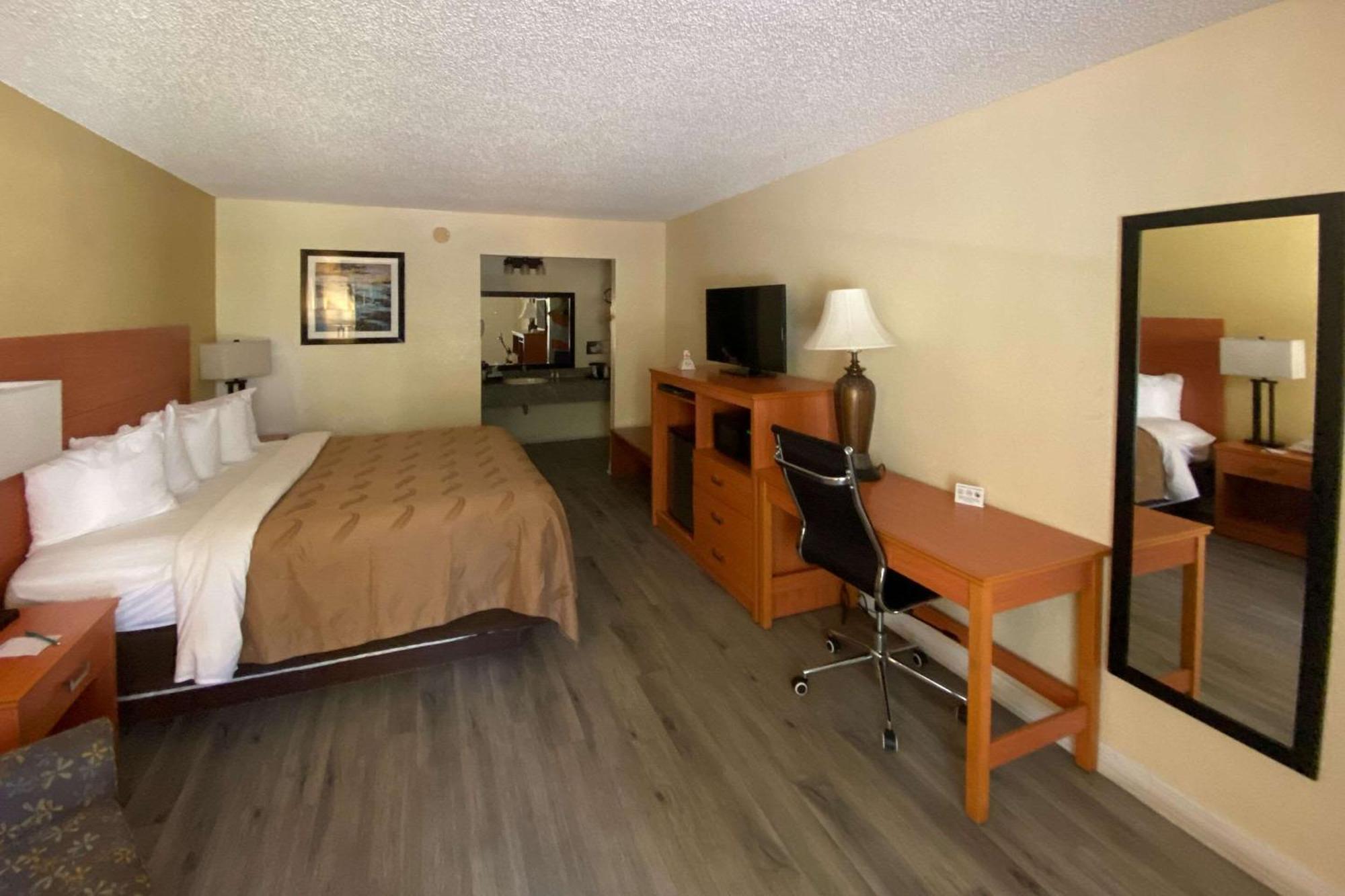 צ'יפלנד Quality Inn Near Manatee Springs State Park מראה חיצוני תמונה